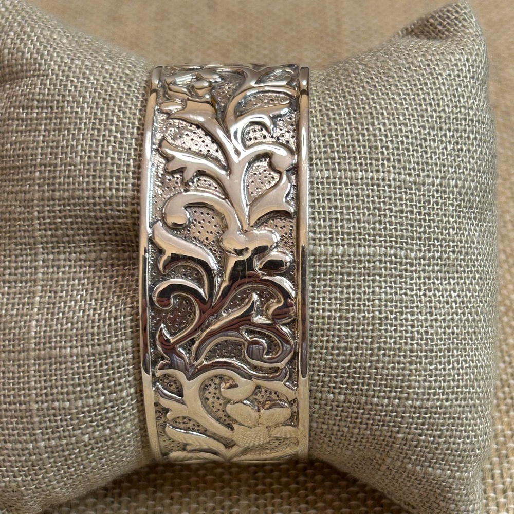 Silpada Ahead of the Curve Cuff B3080